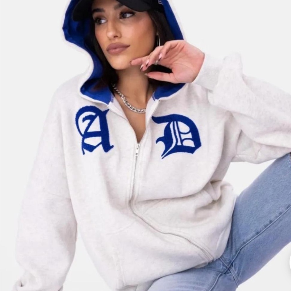 Adika zip up